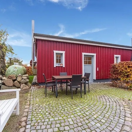 Tranquil Bungalow In Neuburg Near The Sea Ferienhaus
